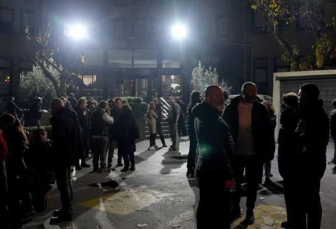 Kadıköy Belediyesi işçilerinin aldığı grev kararı bir dakika sürdü